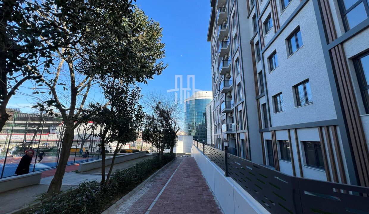Flats for Sale in a Centrally Located Secure Complex in Bahçelievler 4