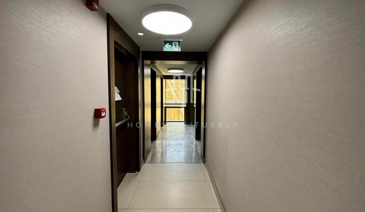 Studio Flat with Sea View for Sale in Maltepe 10