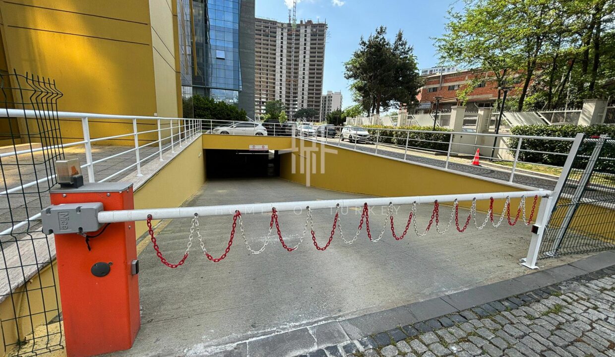 Studio Flat with Sea View for Sale in Maltepe 7