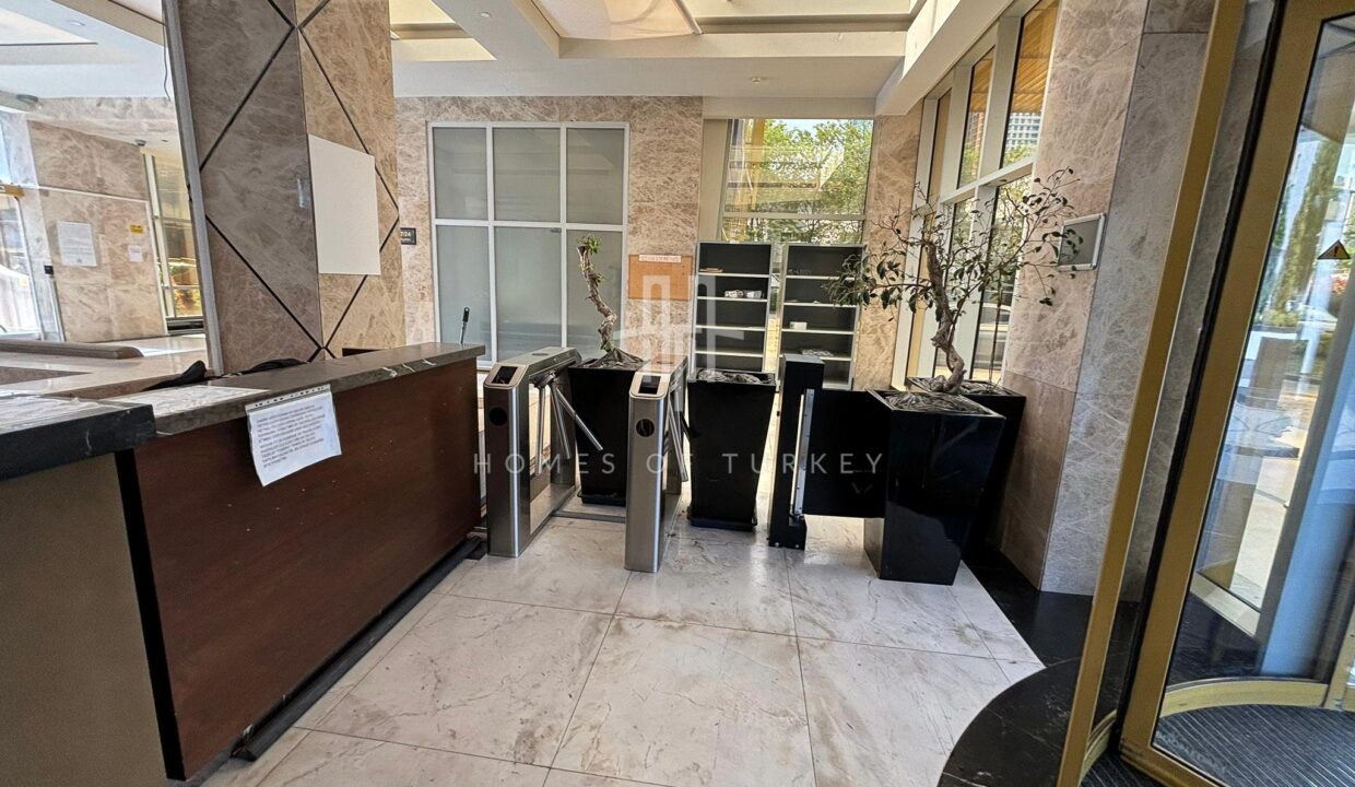 Studio Flat with Sea View for Sale in Maltepe 8