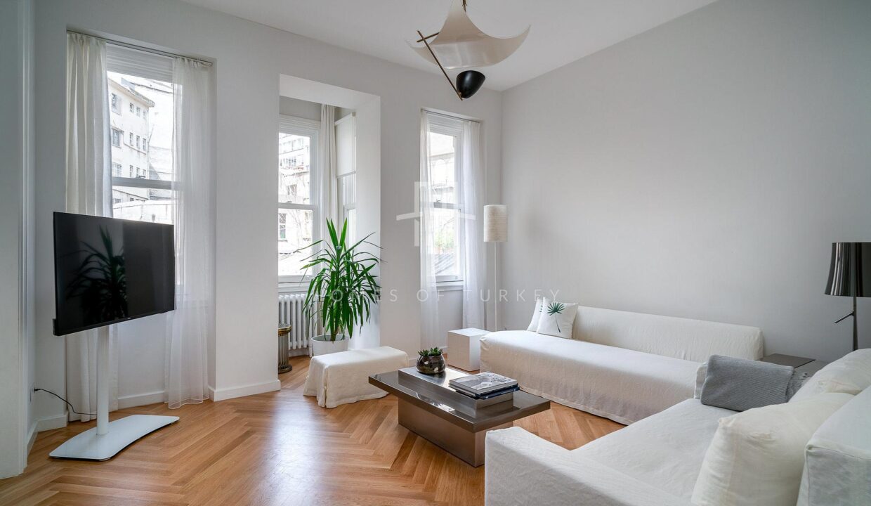 3+1 Apartment for Sale in Galata, Beyoğlu – Perfect for Airbnb 1