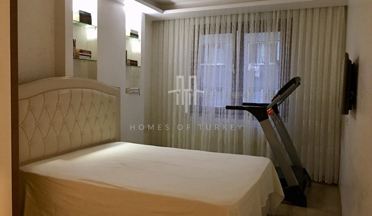 Apartment for Sale in Fatih, Istanbul, Within Walking Distance to Shopping Mall and Metro Station 11