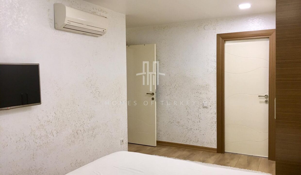 Apartment for Sale in Fatih, Istanbul, Within Walking Distance to Shopping Mall and Metro Station 13