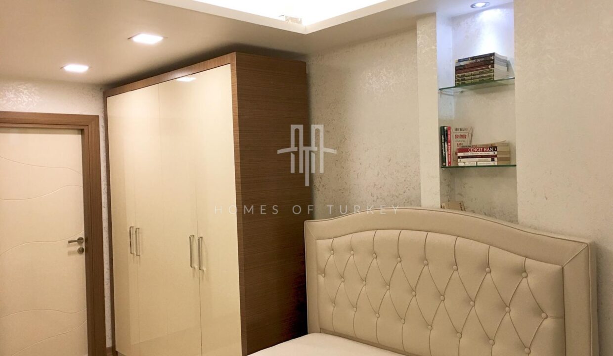 Apartment for Sale in Fatih, Istanbul, Within Walking Distance to Shopping Mall and Metro Station 14