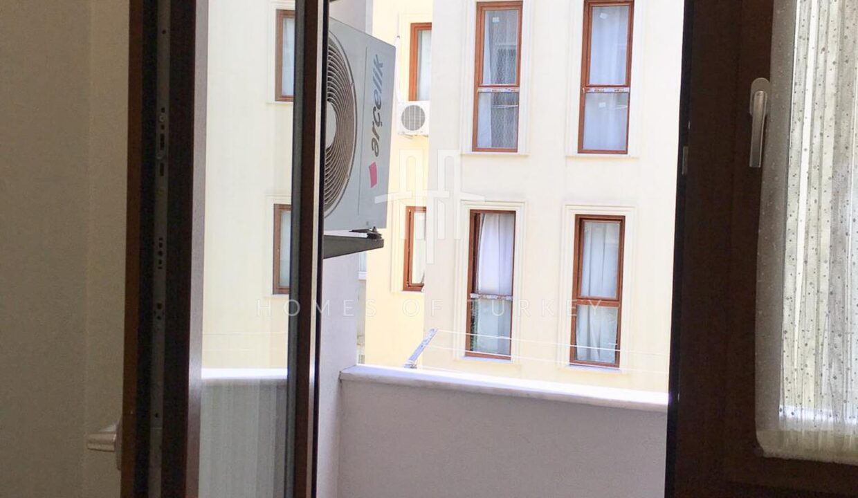 Apartment for Sale in Fatih, Istanbul, Within Walking Distance to Shopping Mall and Metro Station 17