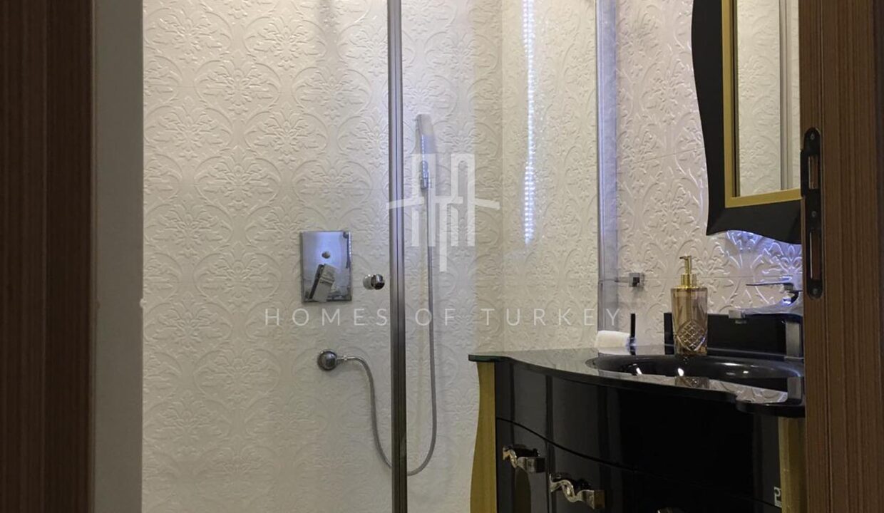 Apartment for Sale in Fatih, Istanbul, Within Walking Distance to Shopping Mall and Metro Station 18