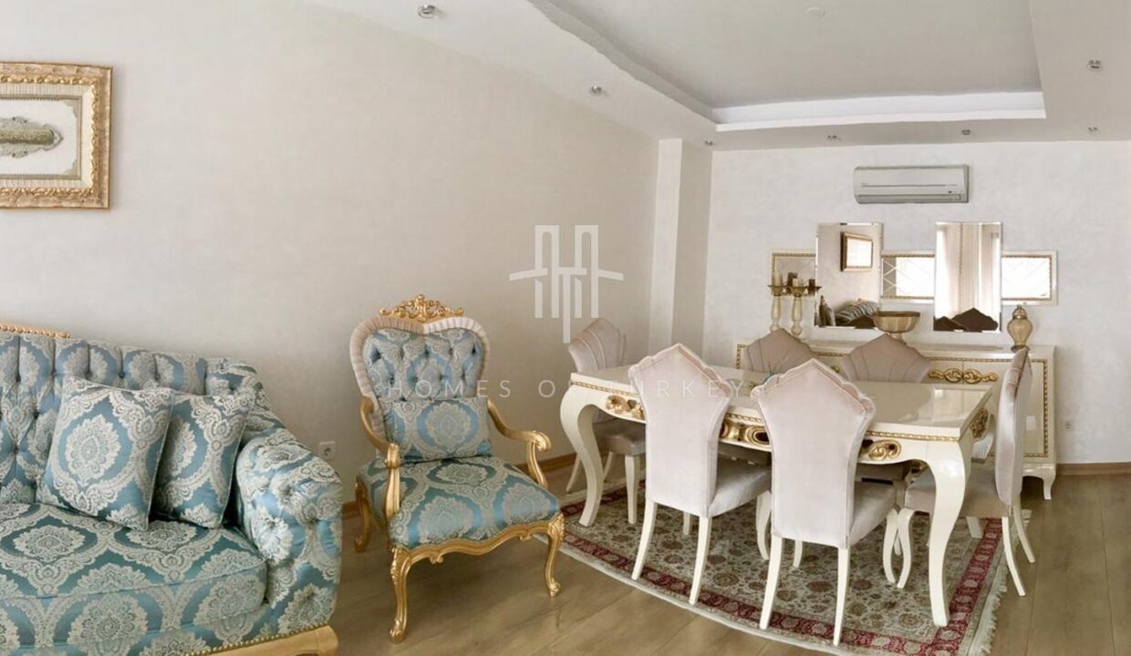 Apartment for Sale in Fatih, Istanbul, Within Walking Distance to Shopping Mall and Metro Station 3,,