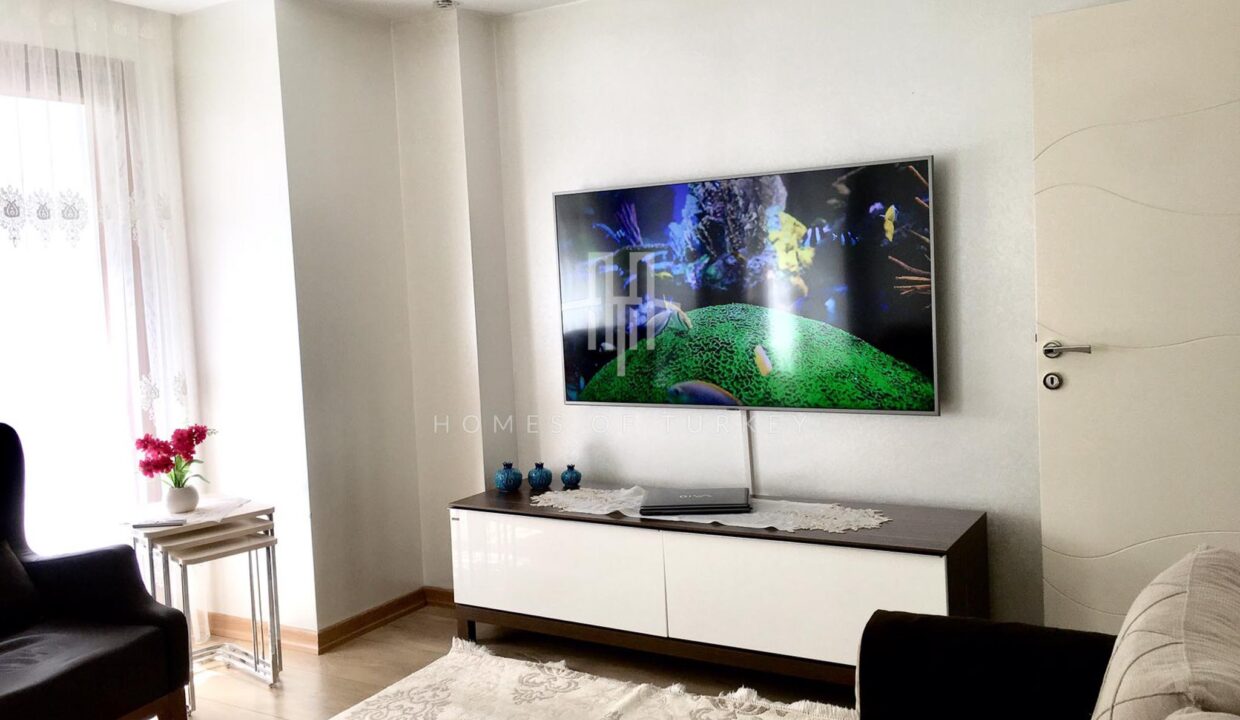 Apartment for Sale in Fatih, Istanbul, Within Walking Distance to Shopping Mall and Metro Station 4