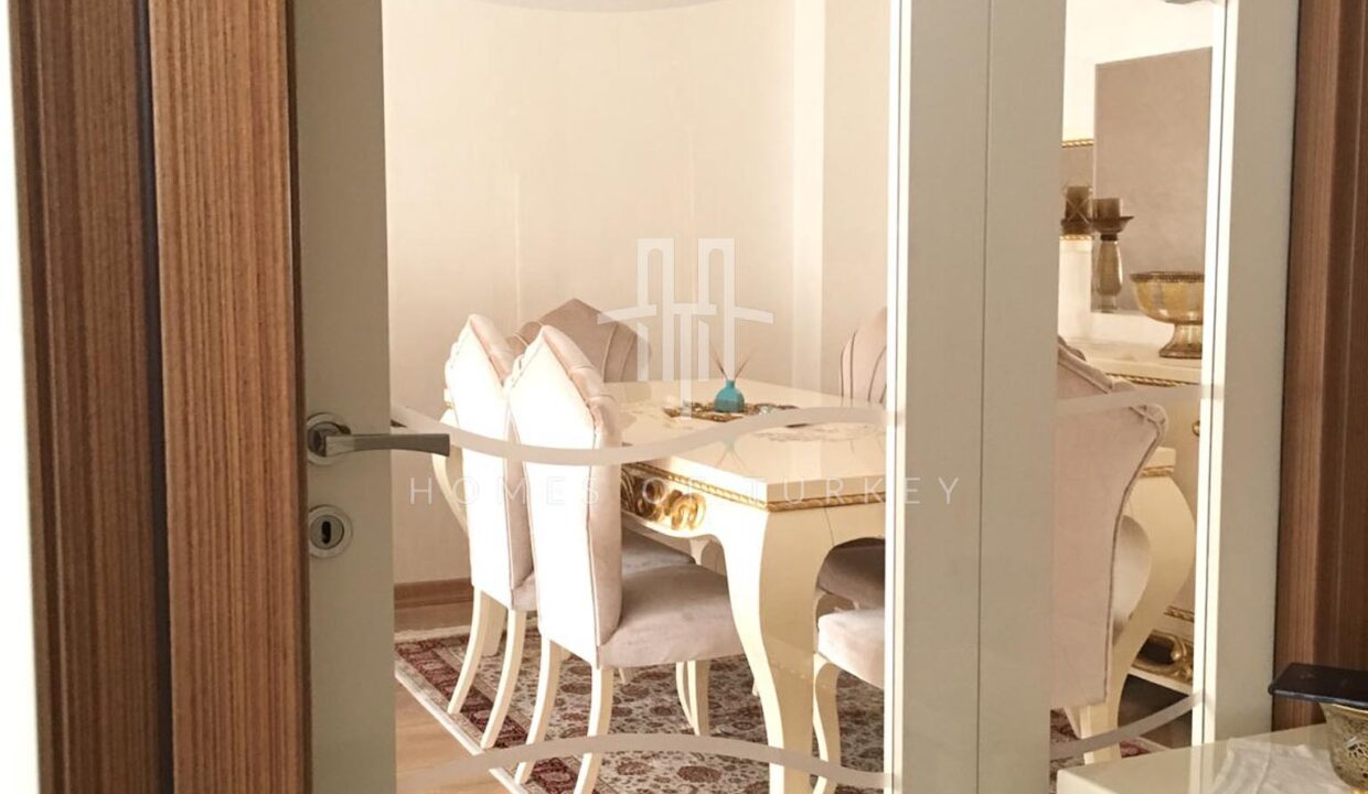 Apartment for Sale in Fatih, Istanbul, Within Walking Distance to Shopping Mall and Metro Station 6