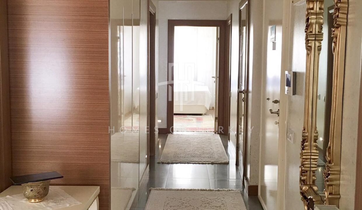 Apartment for Sale in Fatih, Istanbul, Within Walking Distance to Shopping Mall and Metro Station 7