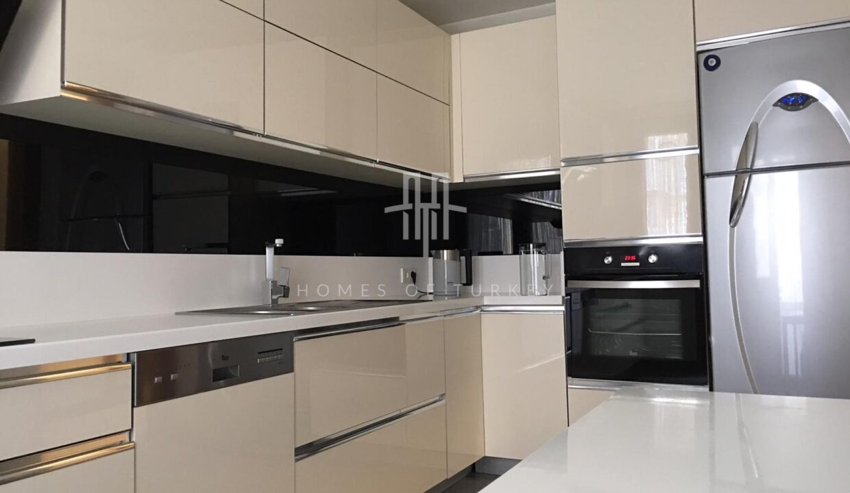 Apartment for Sale in Fatih, Istanbul, Within Walking Distance to Shopping Mall and Metro Station 9