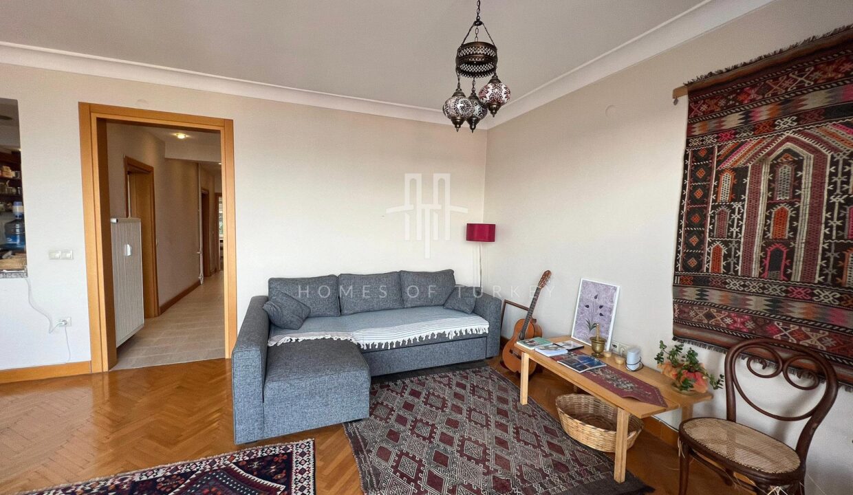 Apartment with Balcony and Bosphorus Views in Beyoglu, Cihangir 10