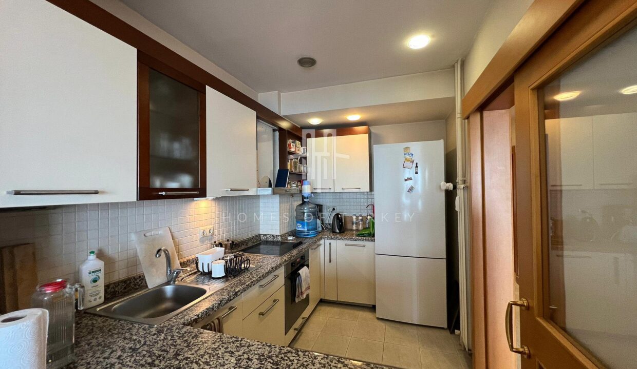 Apartment with Balcony and Bosphorus Views in Beyoglu, Cihangir 11