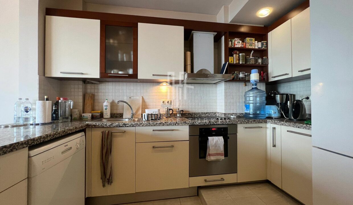 Apartment with Balcony and Bosphorus Views in Beyoglu, Cihangir 12