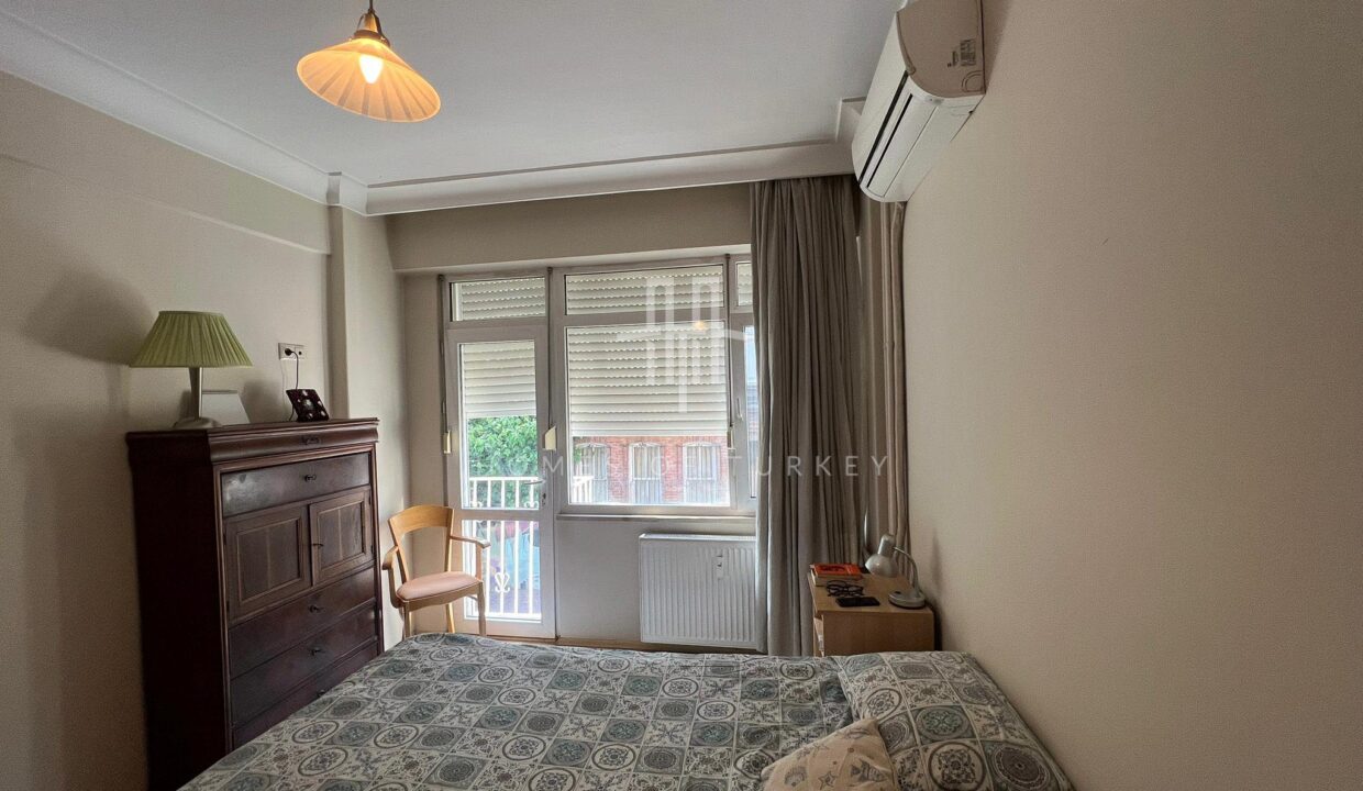 Apartment with Balcony and Bosphorus Views in Beyoglu, Cihangir 15