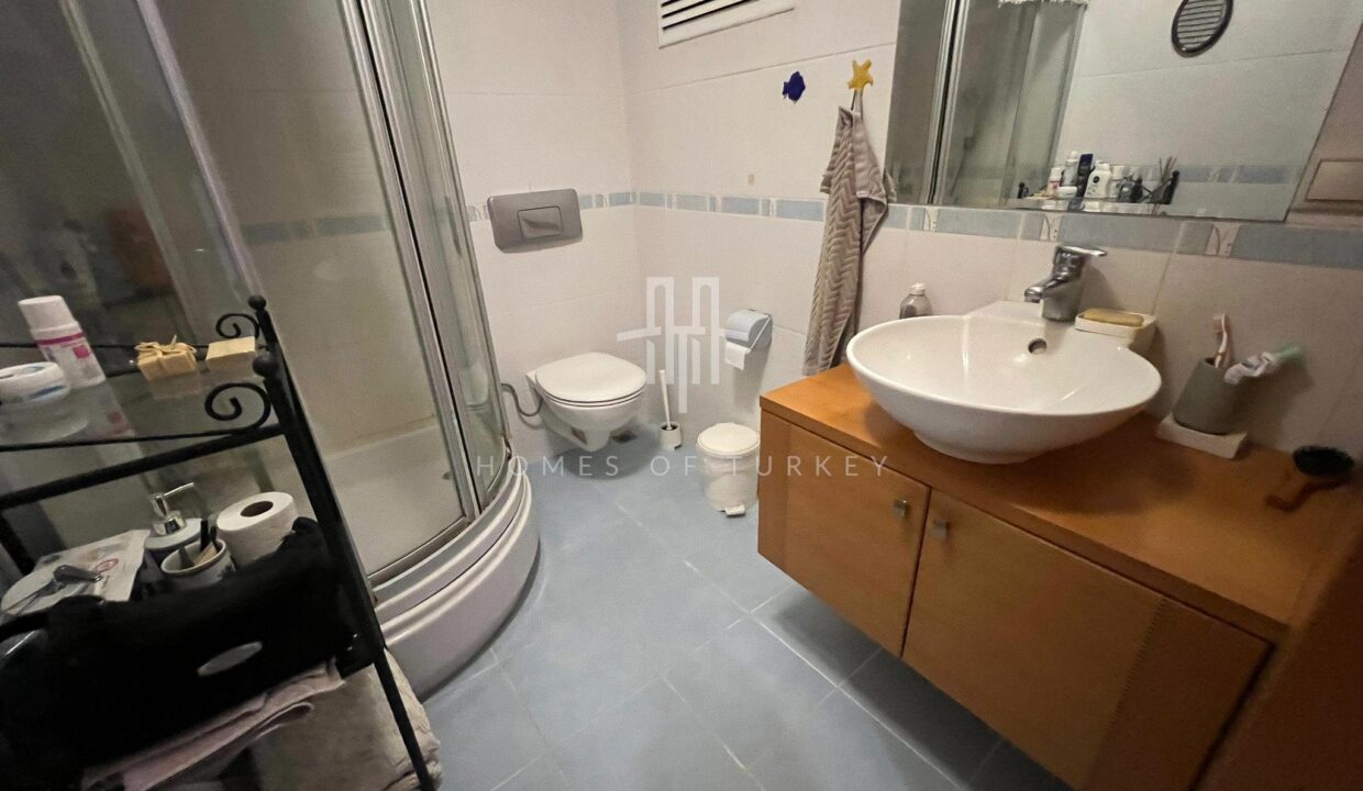 Apartment with Balcony and Bosphorus Views in Beyoglu, Cihangir 17,,