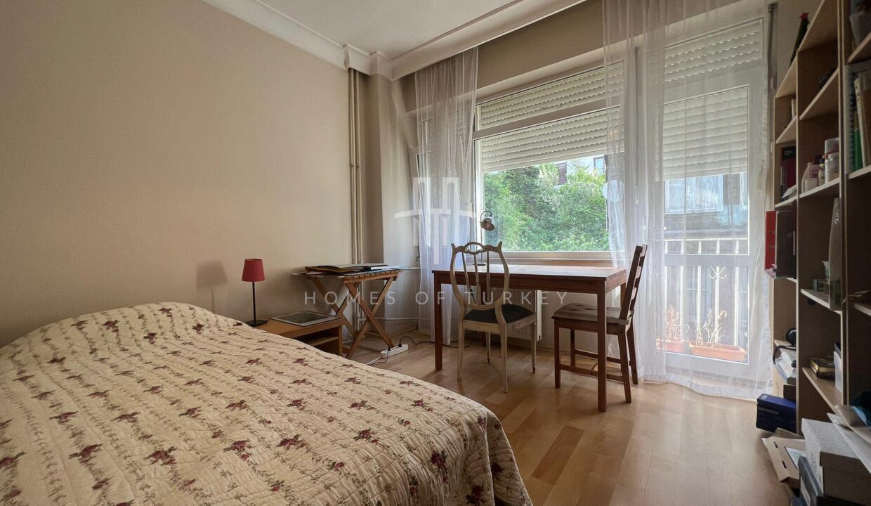 Apartment with Balcony and Bosphorus Views in Beyoglu, Cihangir 18