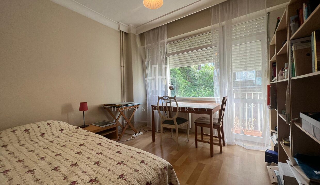 Apartment with Balcony and Bosphorus Views in Beyoglu, Cihangir 19