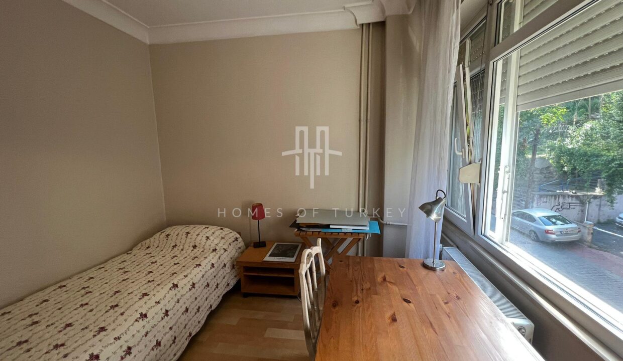 Apartment with Balcony and Bosphorus Views in Beyoglu, Cihangir 20