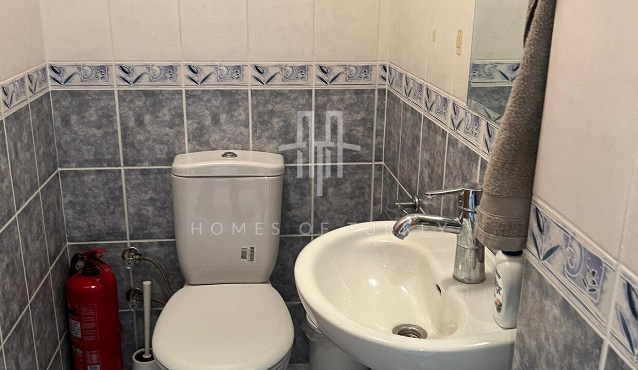 Apartment with Balcony and Bosphorus Views in Beyoglu, Cihangir 22