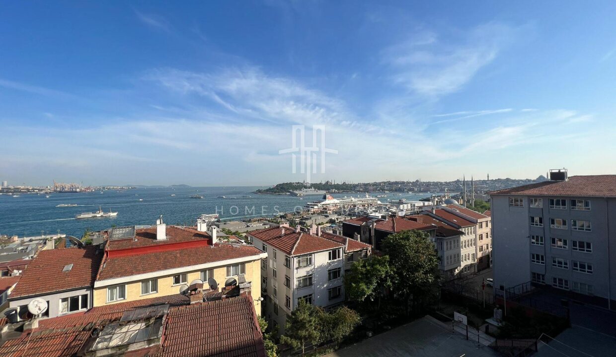 Apartment with Balcony and Bosphorus Views in Beyoglu, Cihangir 24,
