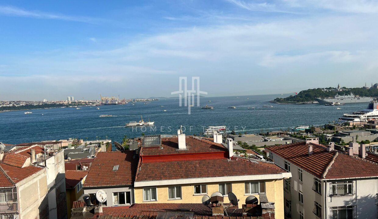 Apartment with Balcony and Bosphorus Views in Beyoglu, Cihangir 3