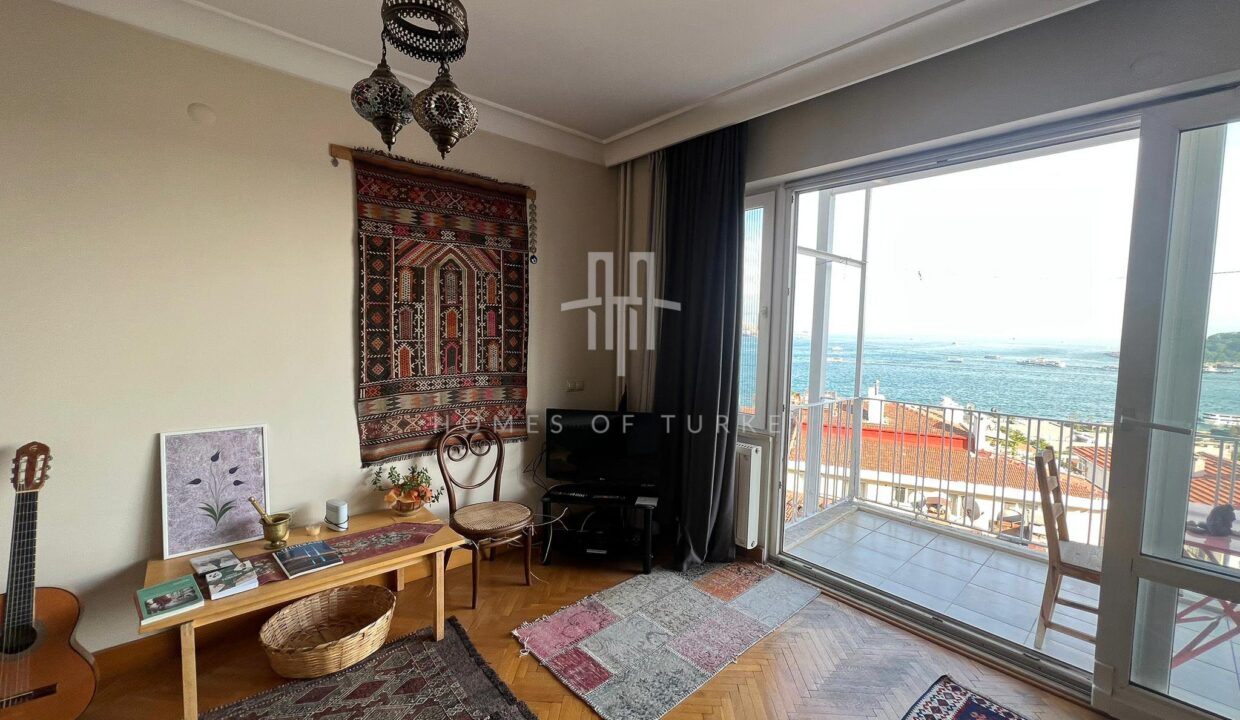 Apartment with Balcony and Bosphorus Views in Beyoglu, Cihangir 5