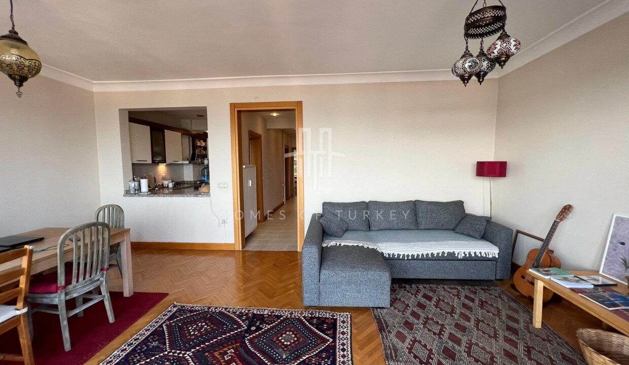 Apartment with Balcony and Bosphorus Views in Beyoglu, Cihangir 9