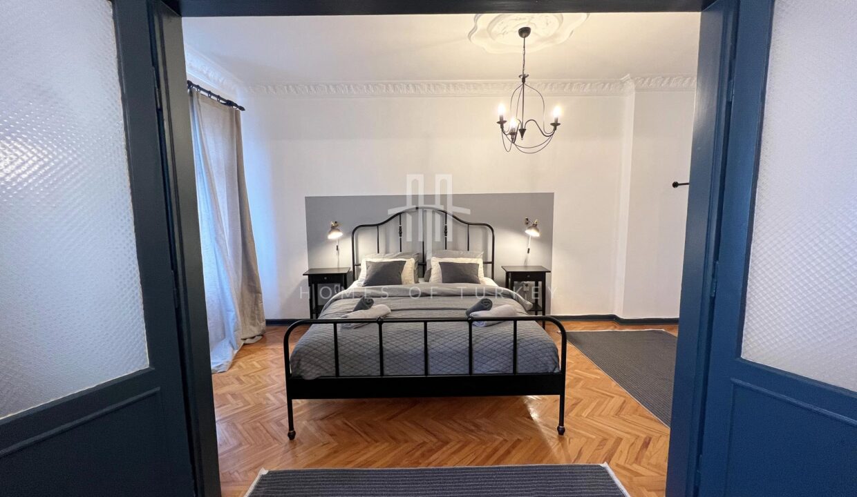 Fully Furnished, Spacious 4+1 Flat for Sale in Şişli Center! 12