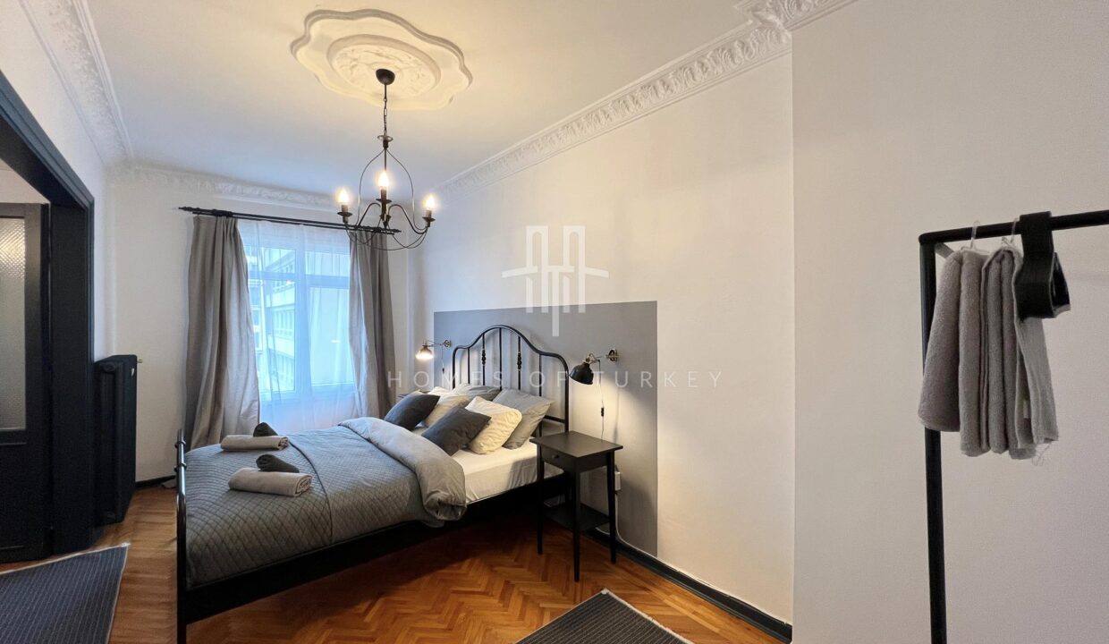 Fully Furnished, Spacious 4+1 Flat for Sale in Şişli Center! 14