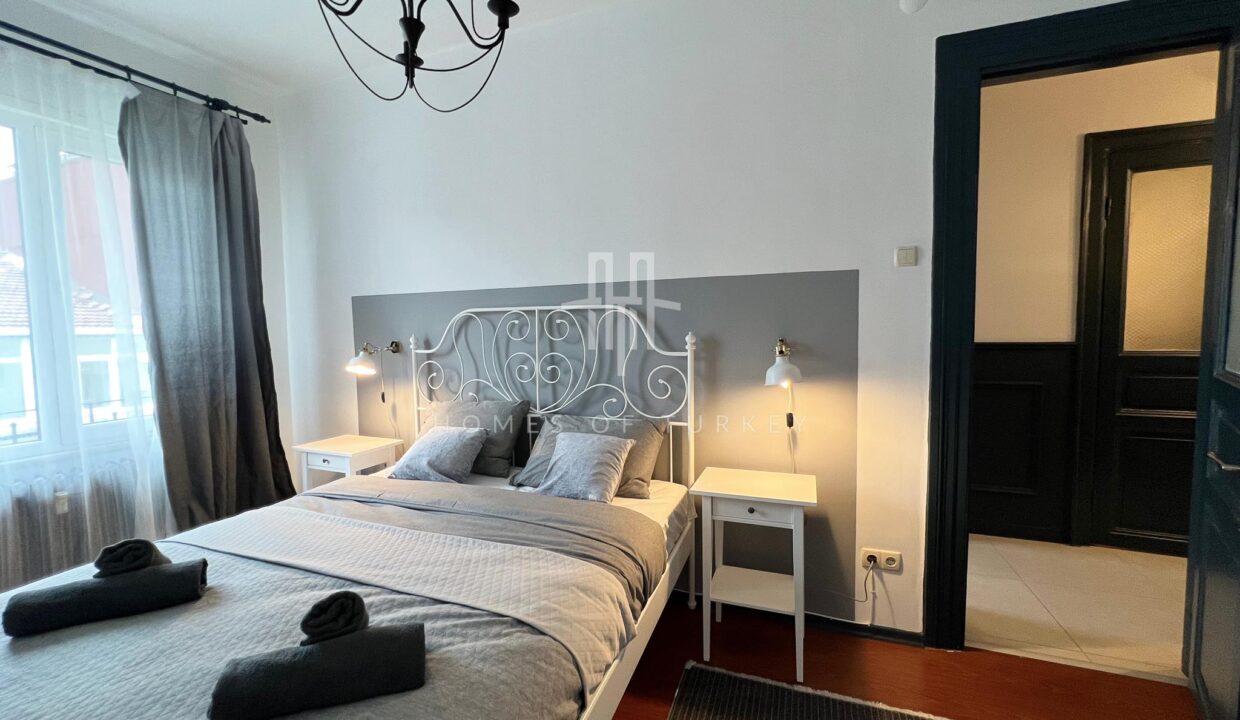 Fully Furnished, Spacious 4+1 Flat for Sale in Şişli Center! 24