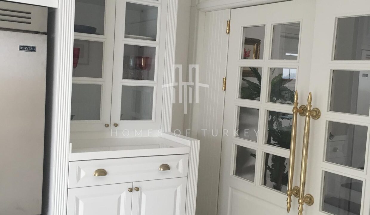 Luxury Beachfront Mansion for Sale with Panoramic Sea View in Yalova 19
