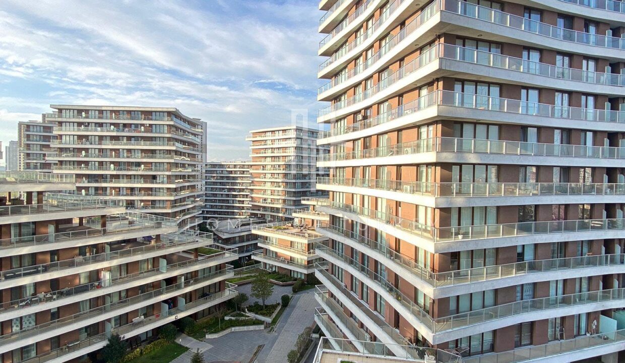 Attractively Priced 2+1 Apartment for Sale in a Site with Pool in Başakşehir 1