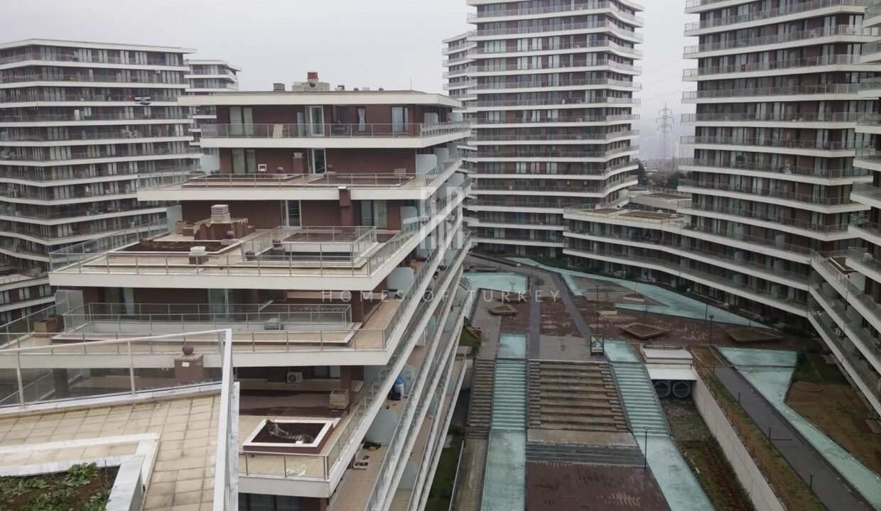 Attractively Priced 2+1 Apartment for Sale in a Site with Pool in Başakşehir 2
