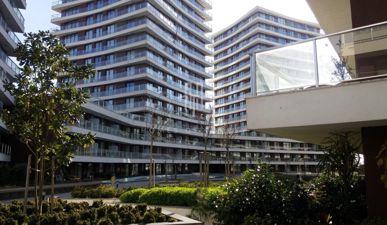 Attractively Priced 2+1 Apartment for Sale in a Site with Pool in Başakşehir 4