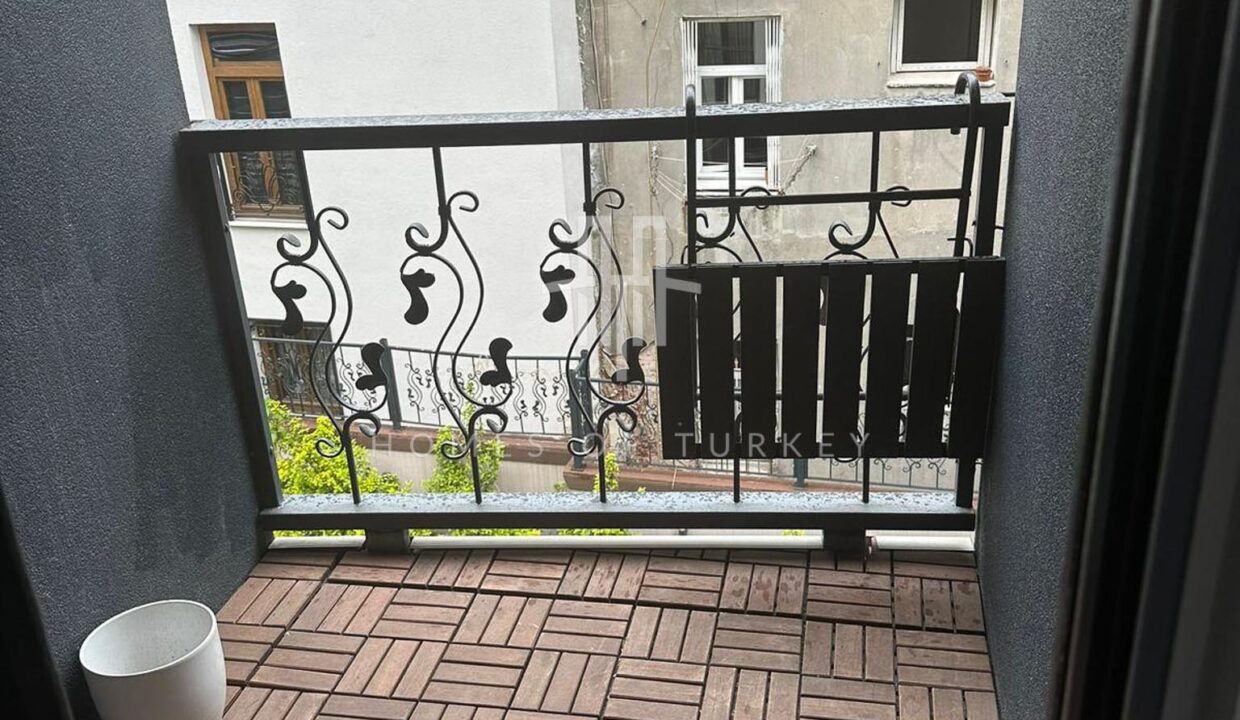 Beyoglu, Galata 2+1 Apartment with Parking Lot and Elevator 14