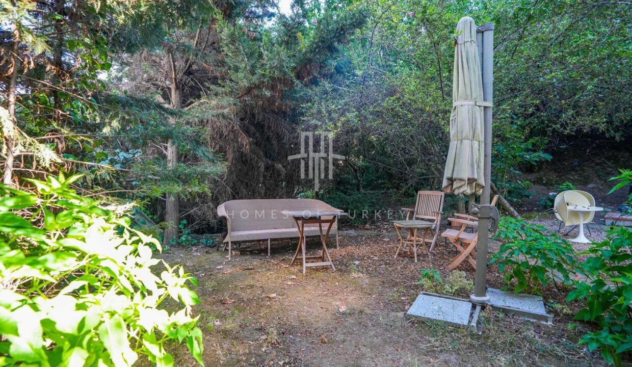 Istanbul, Detached Villa for Sale with Partial Bosphorus View in Sariyer 10