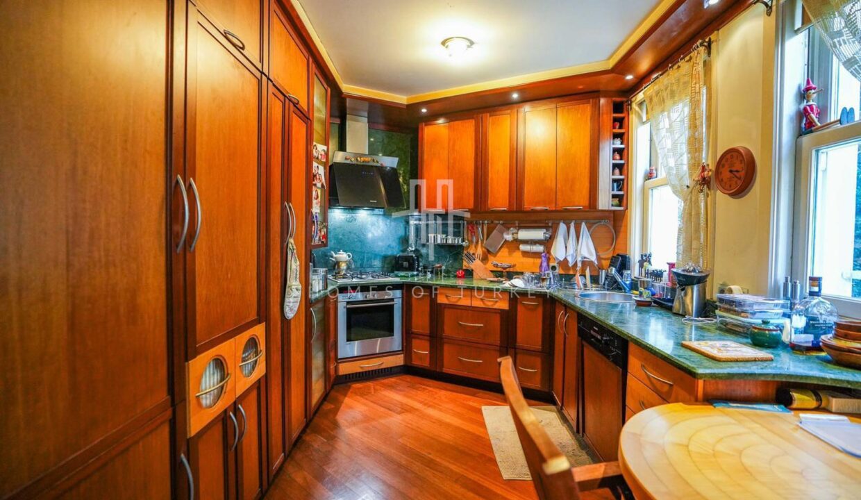 Istanbul, Detached Villa for Sale with Partial Bosphorus View in Sariyer 14,