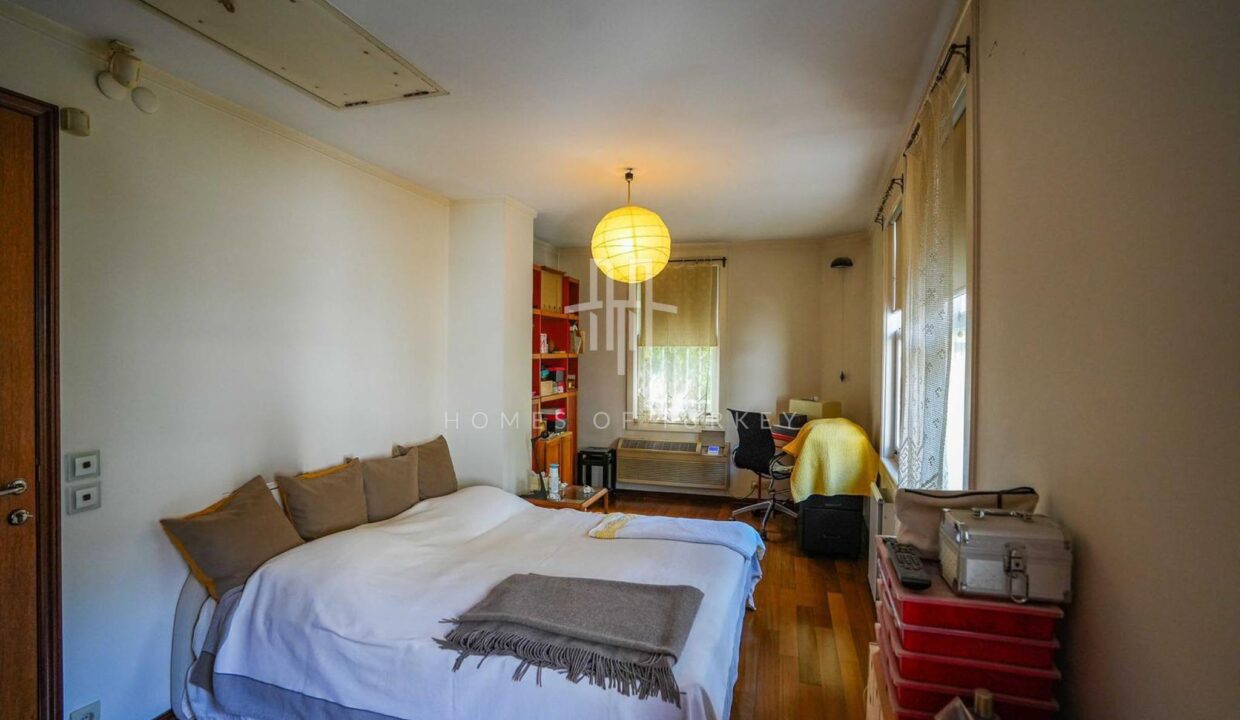 Istanbul, Detached Villa for Sale with Partial Bosphorus View in Sariyer 17