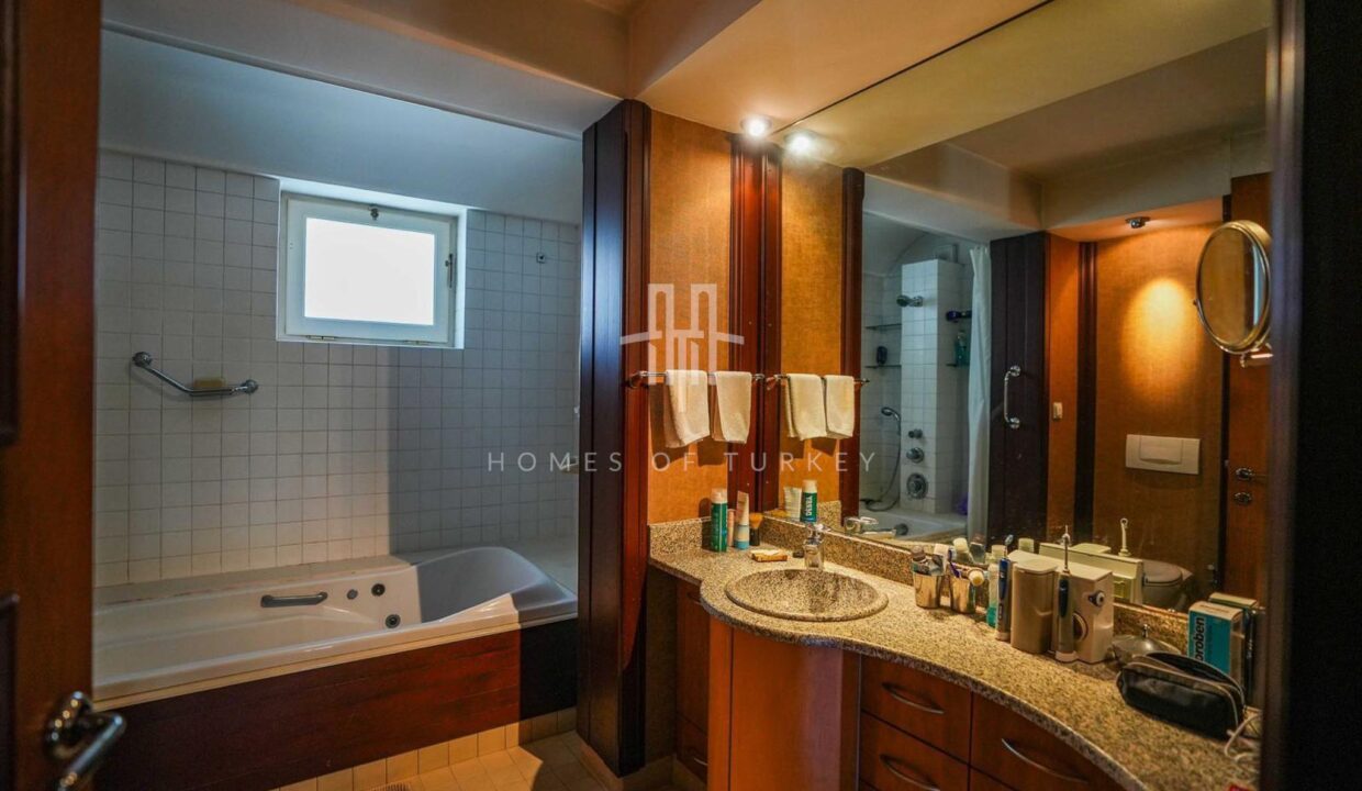 Istanbul, Detached Villa for Sale with Partial Bosphorus View in Sariyer 18
