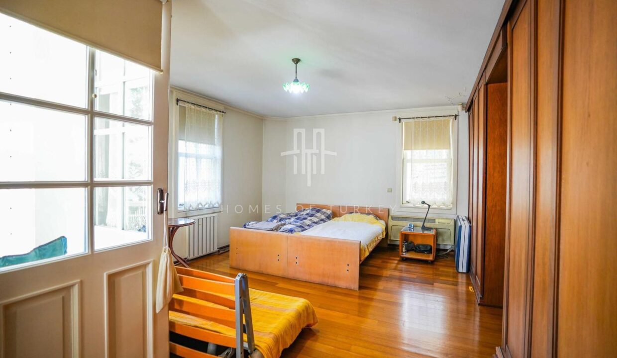 Istanbul, Detached Villa for Sale with Partial Bosphorus View in Sariyer 20