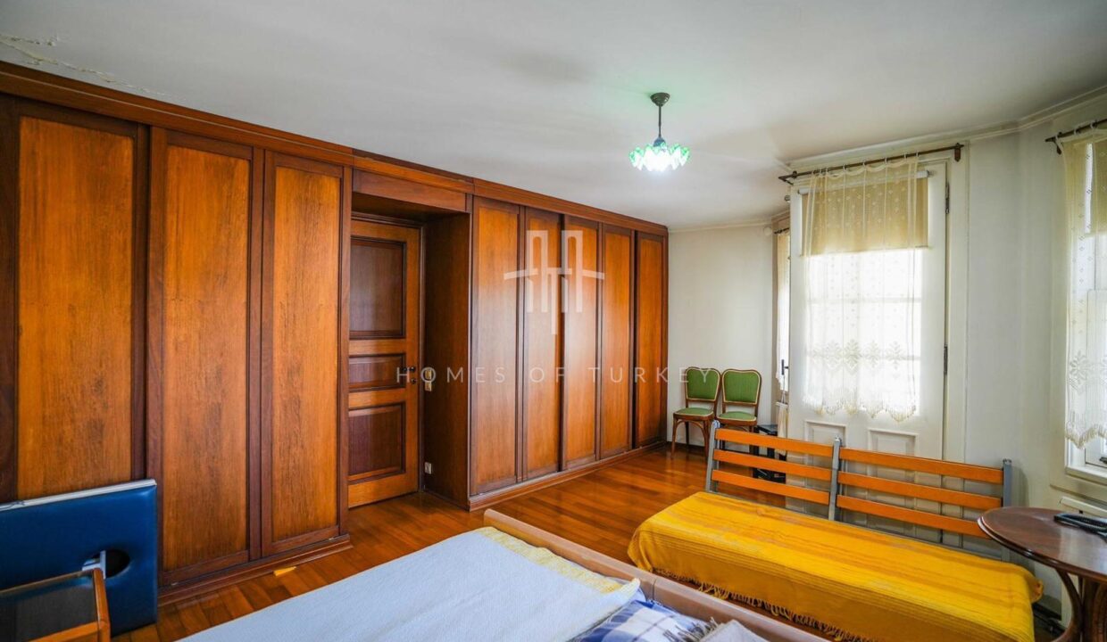 Istanbul, Detached Villa for Sale with Partial Bosphorus View in Sariyer 21