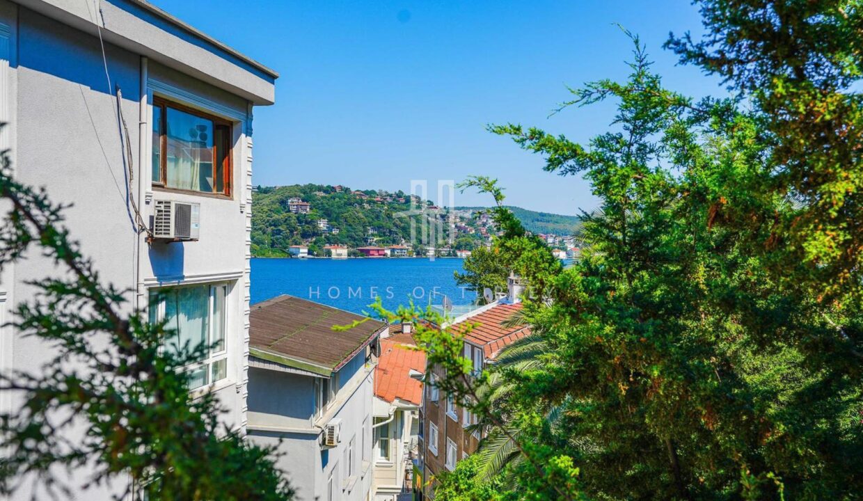 Istanbul, Detached Villa for Sale with Partial Bosphorus View in Sariyer 3