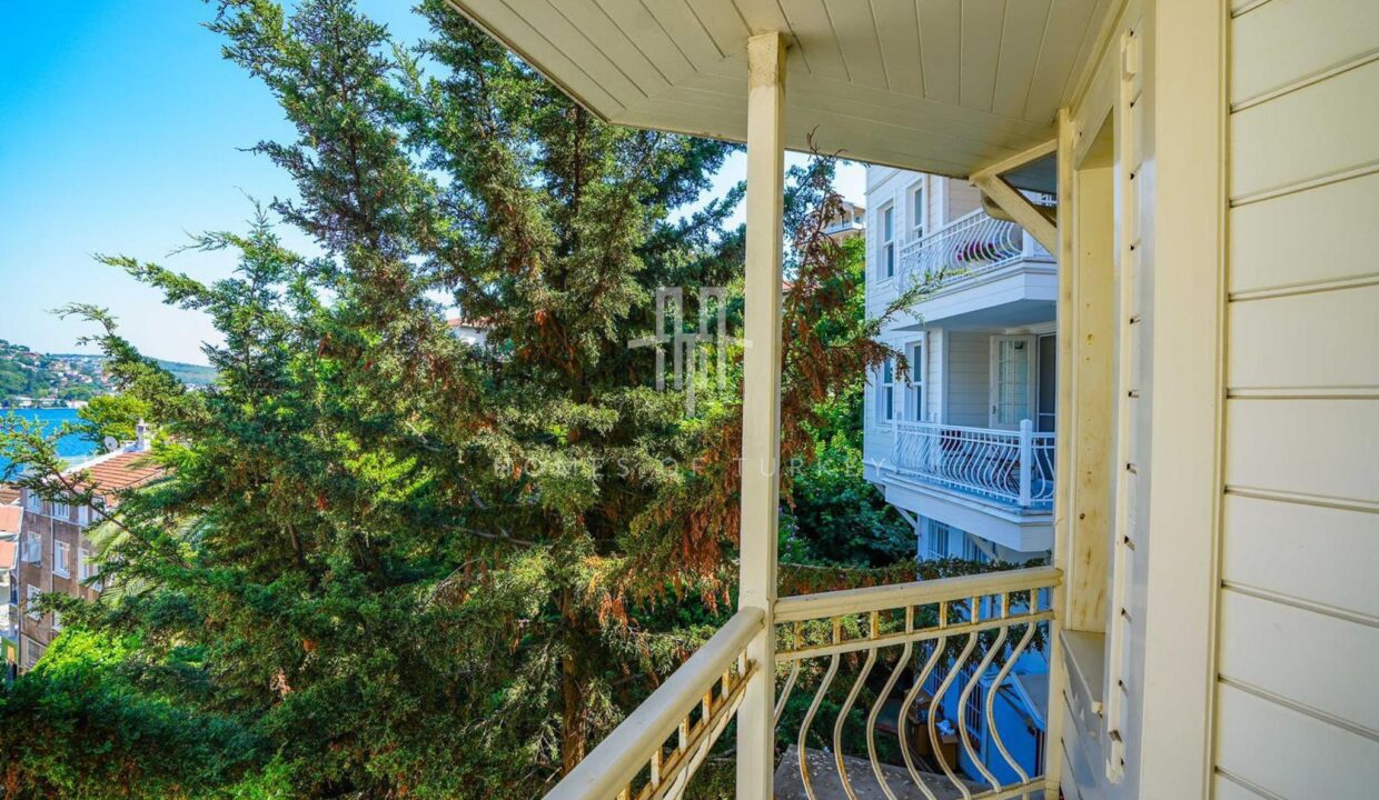 Istanbul, Detached Villa for Sale with Partial Bosphorus View in Sariyer 5