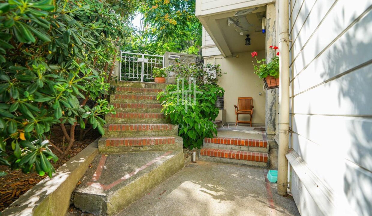 Istanbul, Detached Villa for Sale with Partial Bosphorus View in Sariyer 8