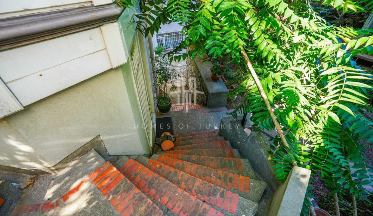 Istanbul, Detached Villa for Sale with Partial Bosphorus View in Sariyer 9