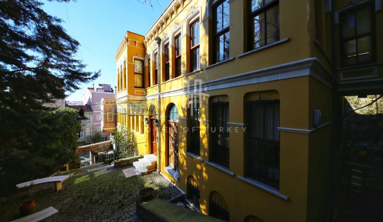 Restored Historical Mansion for Sale in Beşiktaş Center, Istanbul 3