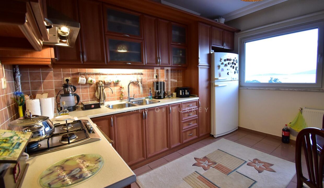 4+1 Apartment for Sale with Panoramic Sea and Island View in Kartal, Istanbul 10,