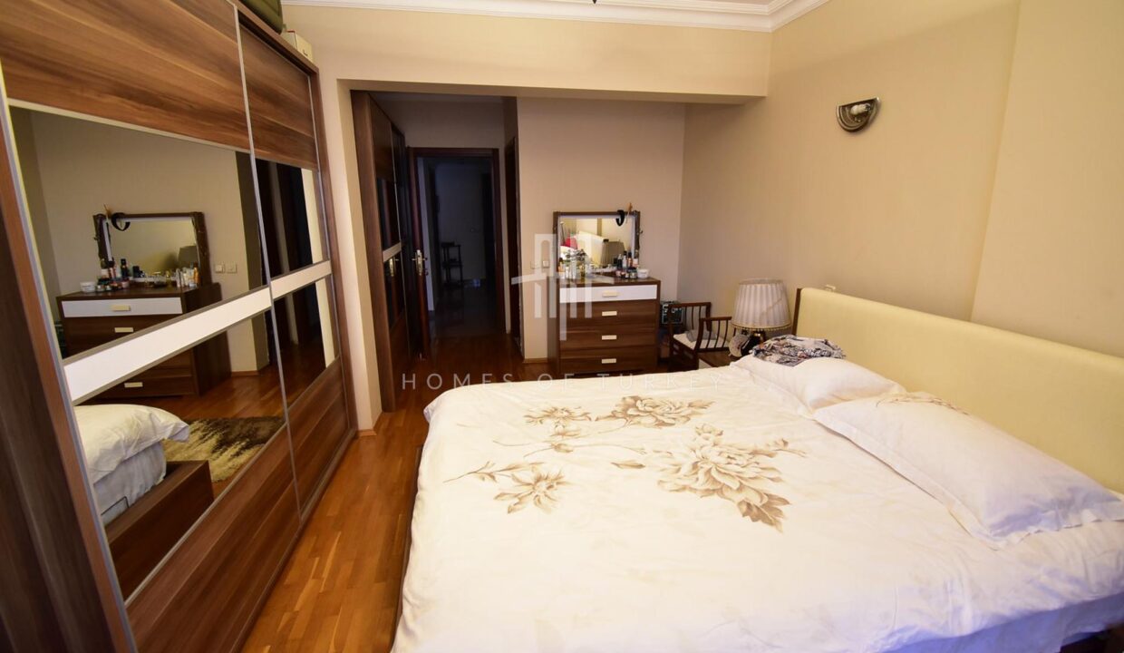 4+1 Apartment for Sale with Panoramic Sea and Island View in Kartal, Istanbul 12