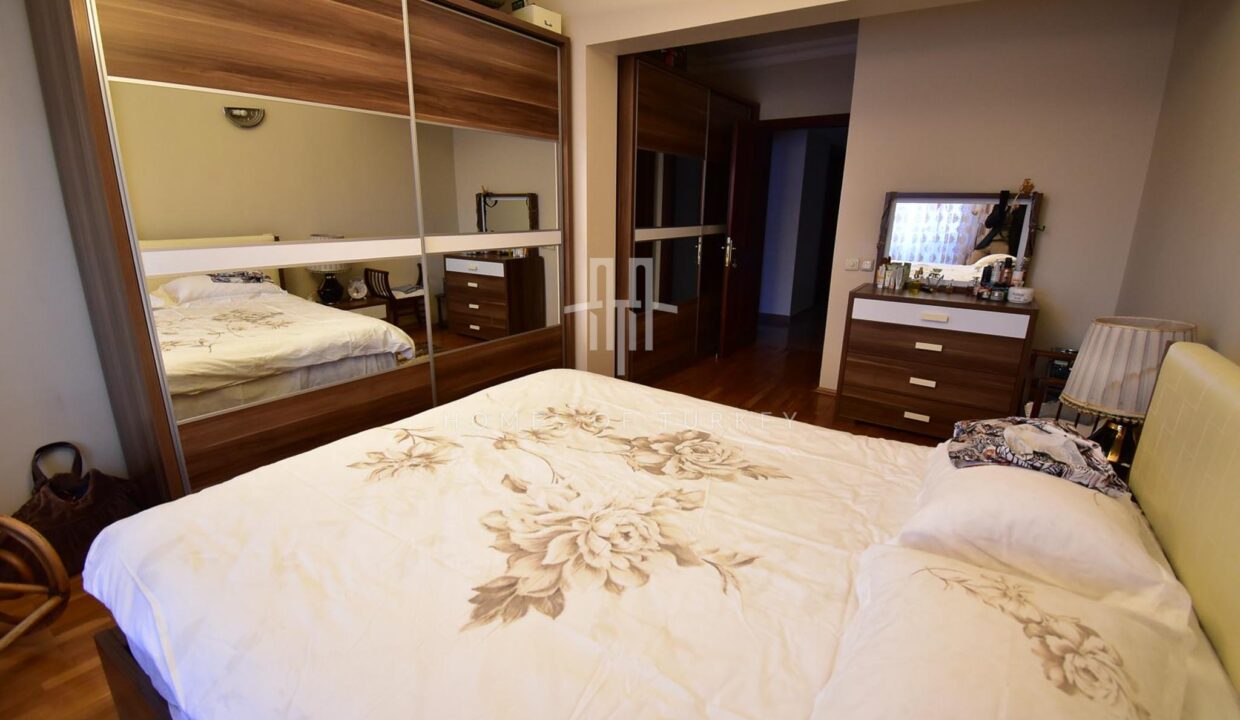 4+1 Apartment for Sale with Panoramic Sea and Island View in Kartal, Istanbul 13